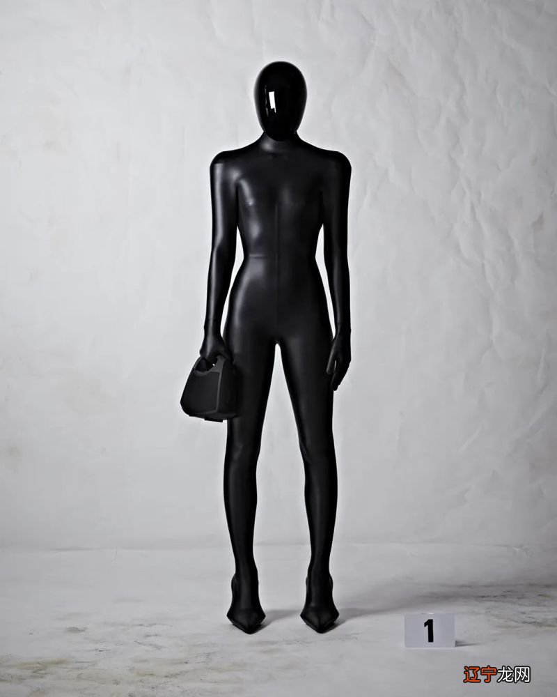 特辑|成都旗舰店开业,Balenciaga 如何在中国构建新增长极?