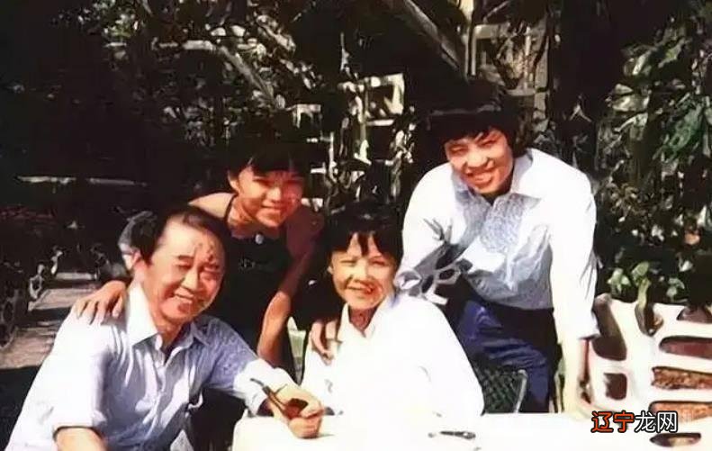 2020年，96岁画家黄永玉送别98岁妻子：你在，我不曾羡慕任何人