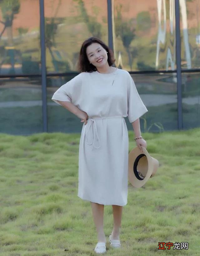 女人到了50岁，建议秋天多穿这4双鞋，精致时髦又显气质