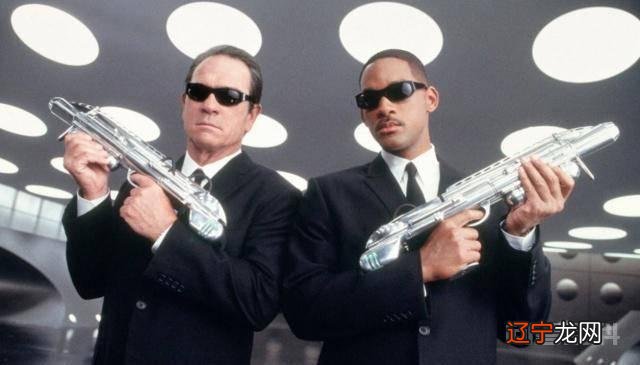 《黑衣人》影评：黑衣人追踪入侵虫族，上演猫捉鼠搞笑一幕