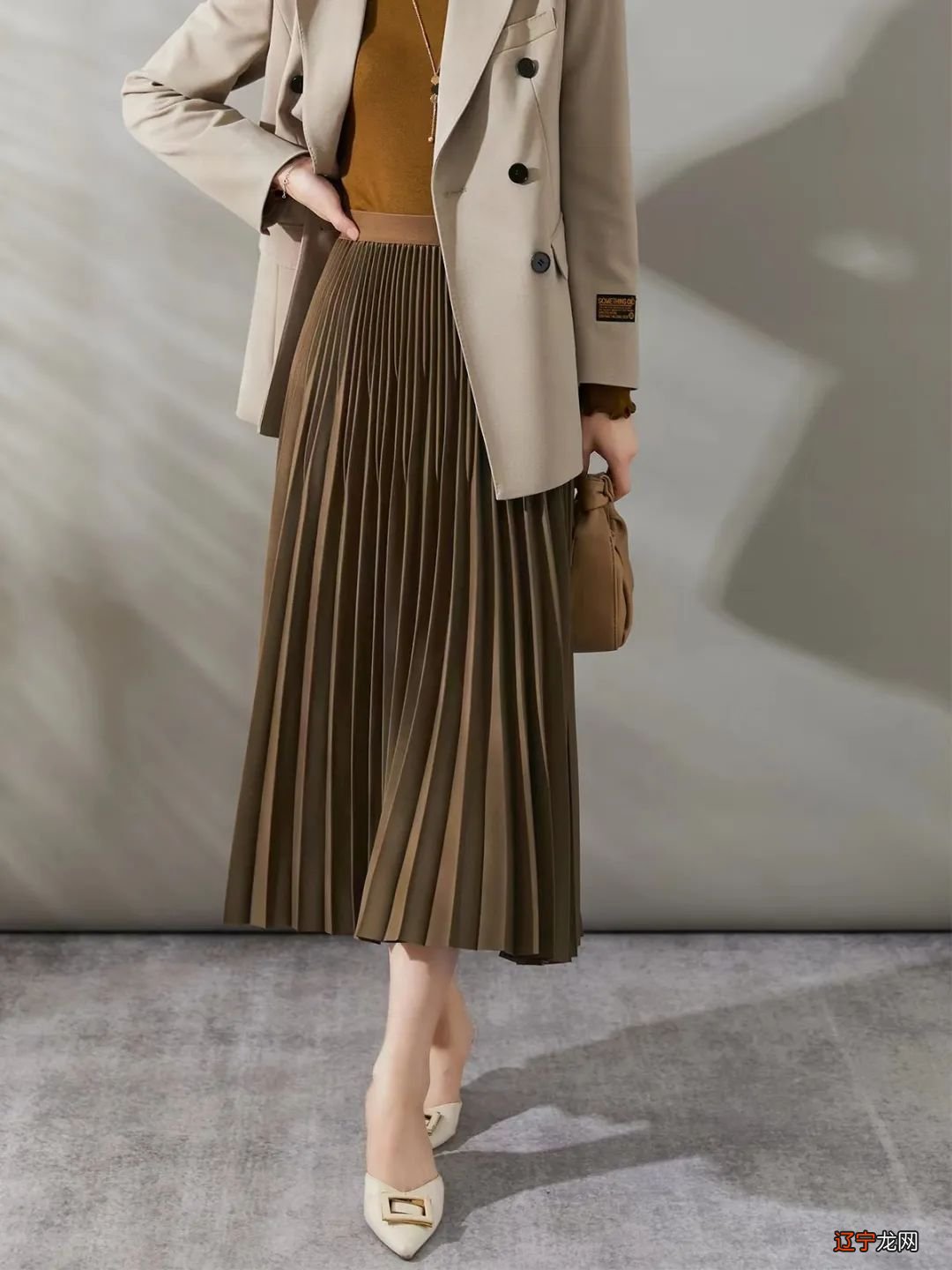 秋冬穿这种半裙，不仅遮肚显瘦，重点还好看！