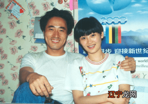 63岁老戏骨被传娶90后，新妻比儿还小？杨玏：只有一个爸一个妈