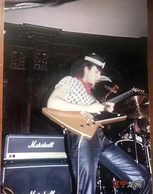 开挂的彪悍人生:踢球进哈佛,半路出家拿诺奖开创新化学领域