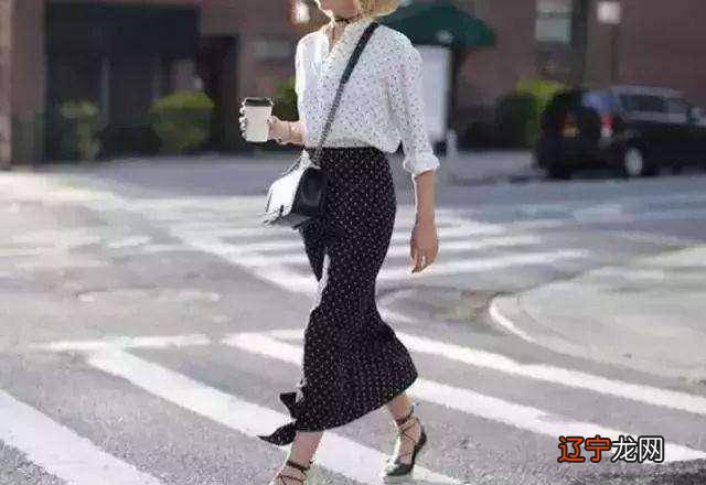 牛仔裤连衣裙搭配法式风格的搭配