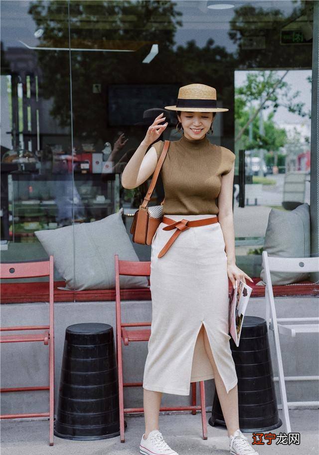 咖啡色针织衫怎么穿才能显得高级又时尚