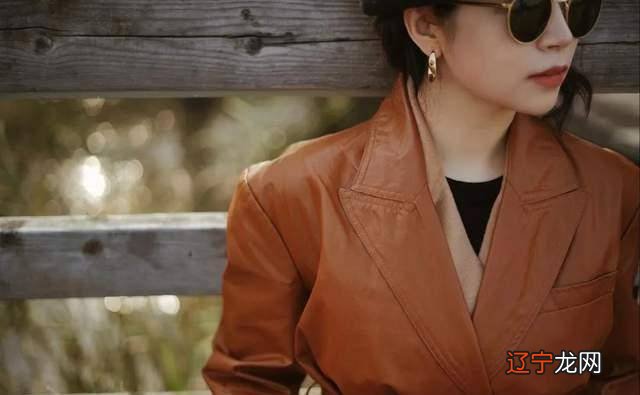 三木驼色大衣+毛衣叠穿秋冬新造型让人沉迷