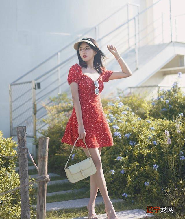 泡泡袖连衣裙怎么穿才能显瘦又时髦?