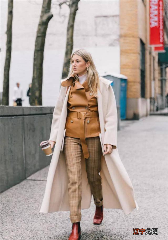 秋冬季节，大衣怎么穿才能显瘦又时髦