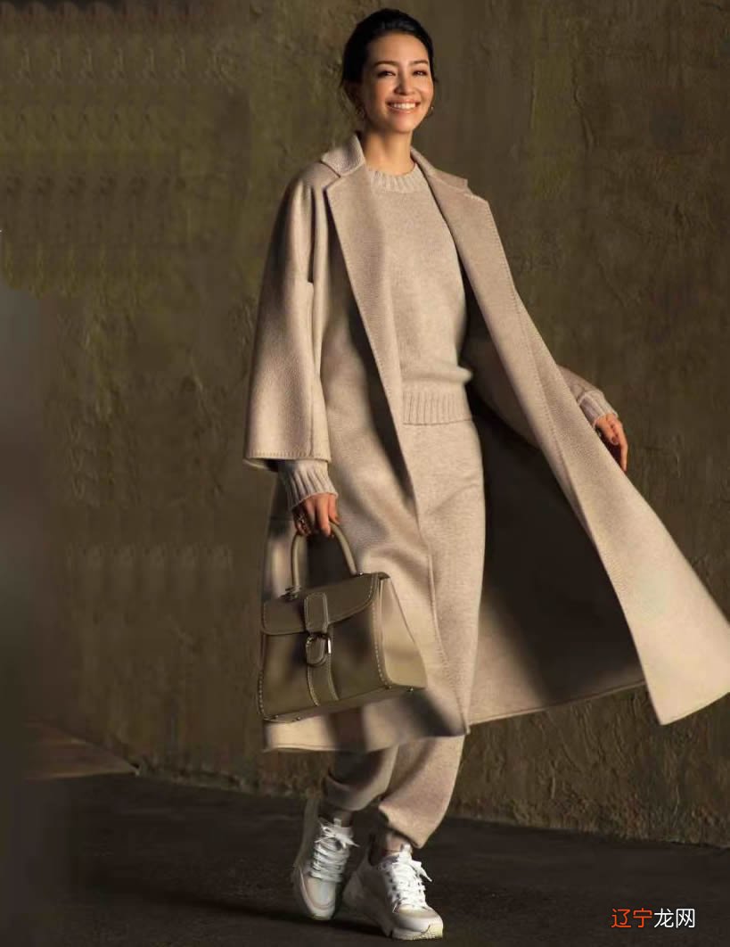 吊打一切基础色!大女人风的“米色穿搭”,堪称办公室头号时髦精