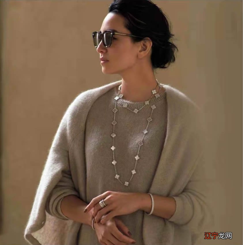 吊打一切基础色!大女人风的“米色穿搭”,堪称办公室头号时髦精