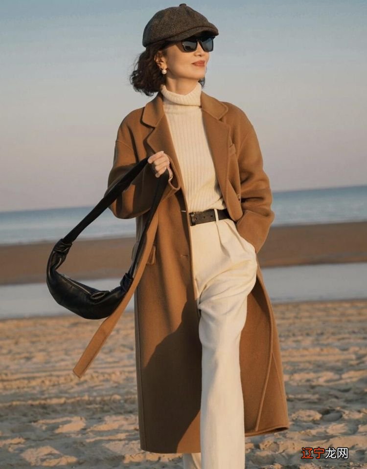 真正会穿搭的女人:不穿卫衣,不强行装嫩,用这4件衣服演绎高级