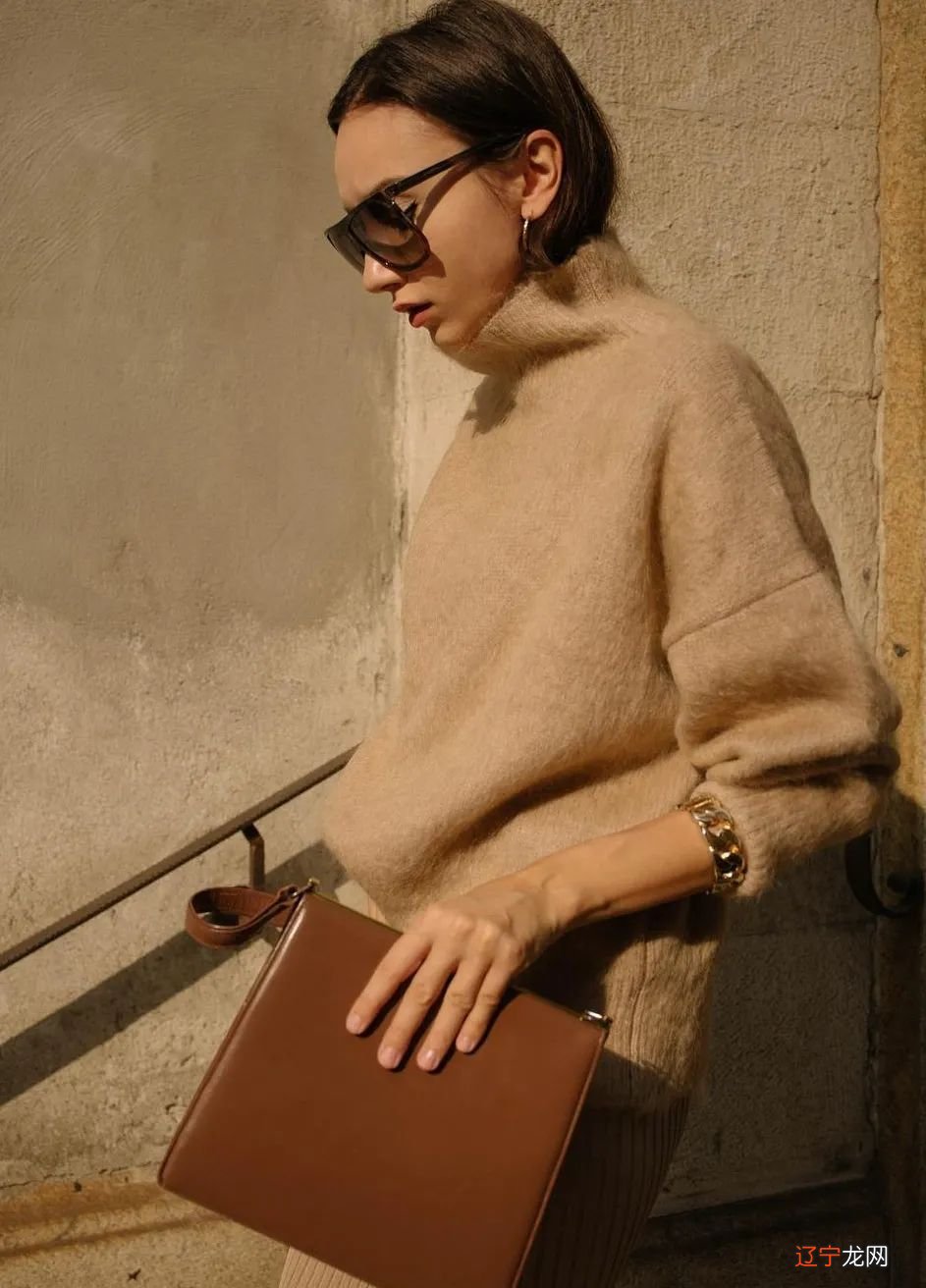 学会穿这个色系，就掌握了秋冬搭配的灵魂