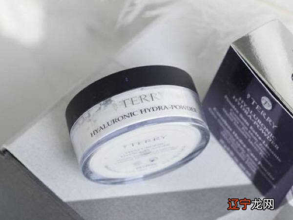 没有厚厚的妆感,看似裸肌却充分遮瑕且有光泽才是最美的