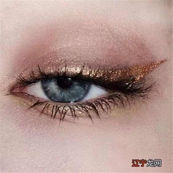 想拥有满分夏天？这些撞色妆可以尝试下！