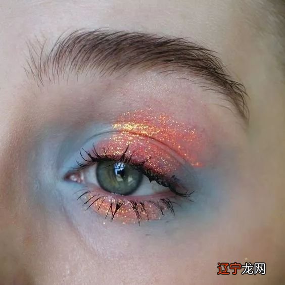 想拥有满分夏天？这些撞色妆可以尝试下！