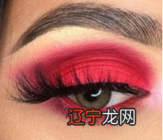 想拥有满分夏天？这些撞色妆可以尝试下！