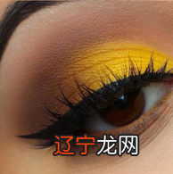 想拥有满分夏天？这些撞色妆可以尝试下！