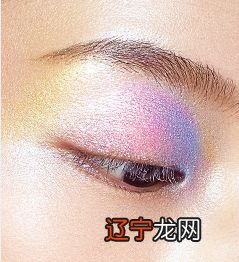 想拥有满分夏天？这些撞色妆可以尝试下！