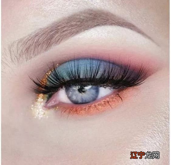 想拥有满分夏天？这些撞色妆可以尝试下！