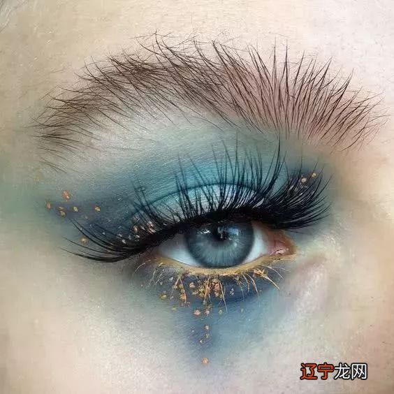 想拥有满分夏天？这些撞色妆可以尝试下！