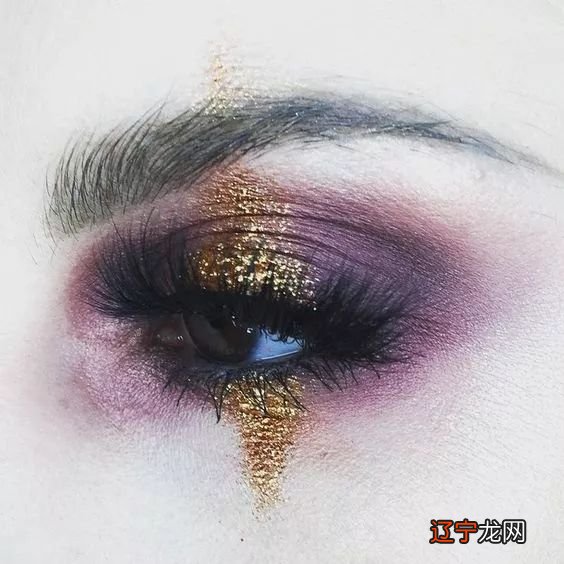 想拥有满分夏天？这些撞色妆可以尝试下！