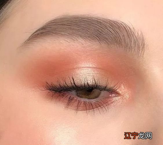 想拥有满分夏天？这些撞色妆可以尝试下！