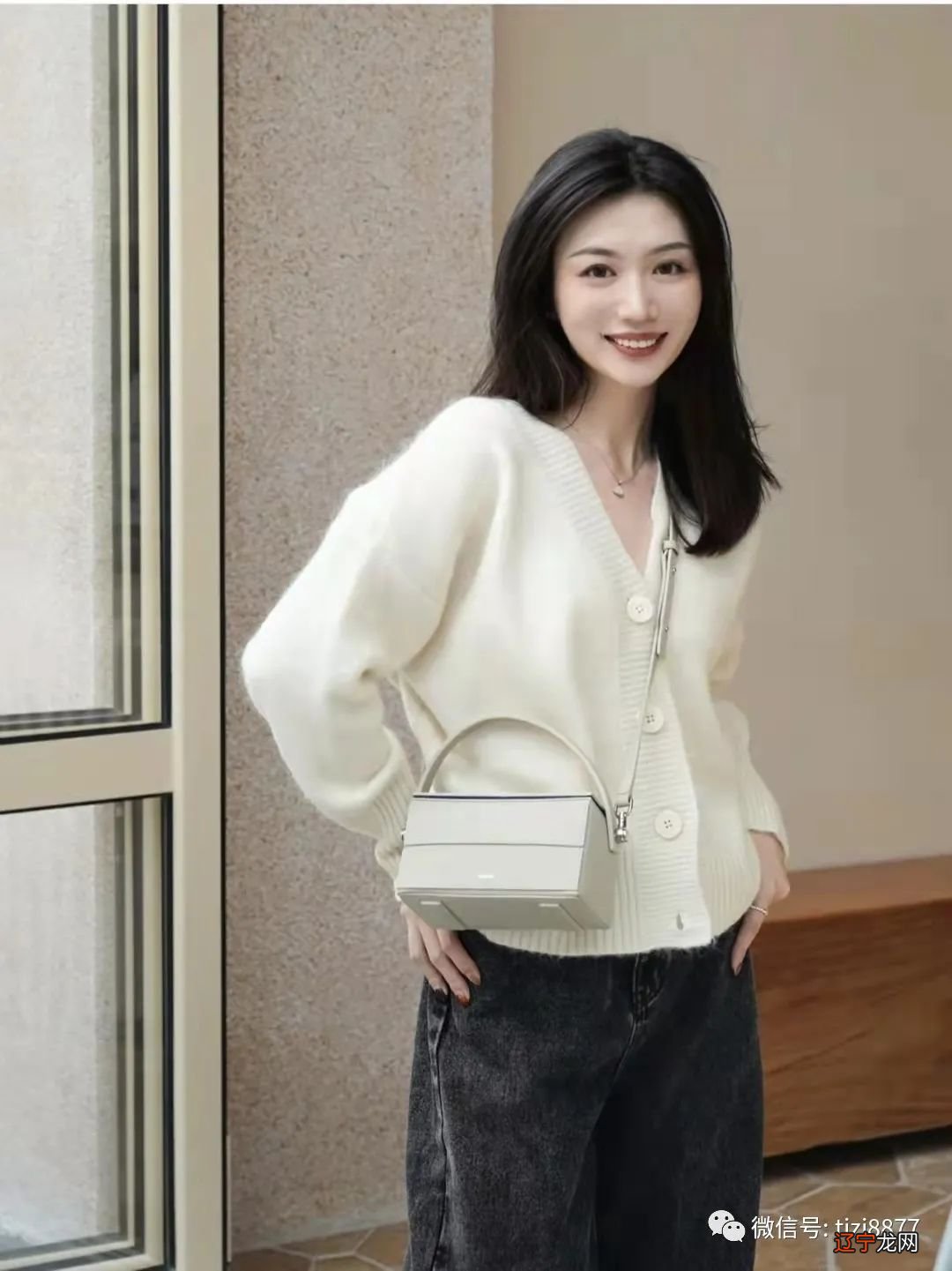 米色衣服搭配什么颜色好看