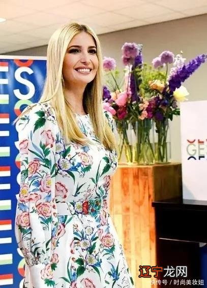 伊万卡真会穿，卡其色西装配同色长外套，150斤秒变130斤身材