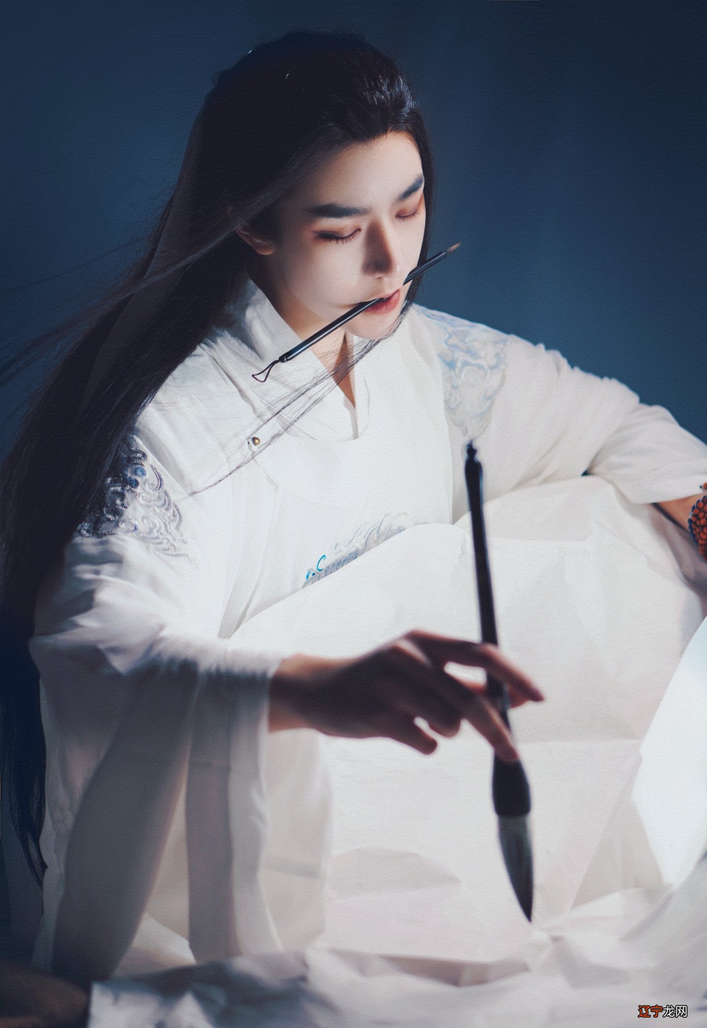 当“男装大佬”穿上汉服，比男生还帅气，网友：这居然是女孩子？