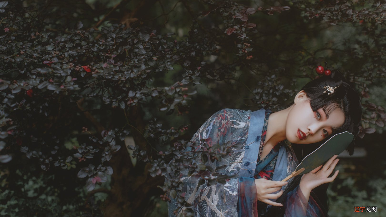 汉服有多美?把“耳环”挂头上也能这么好看,网友:确定是汉服?