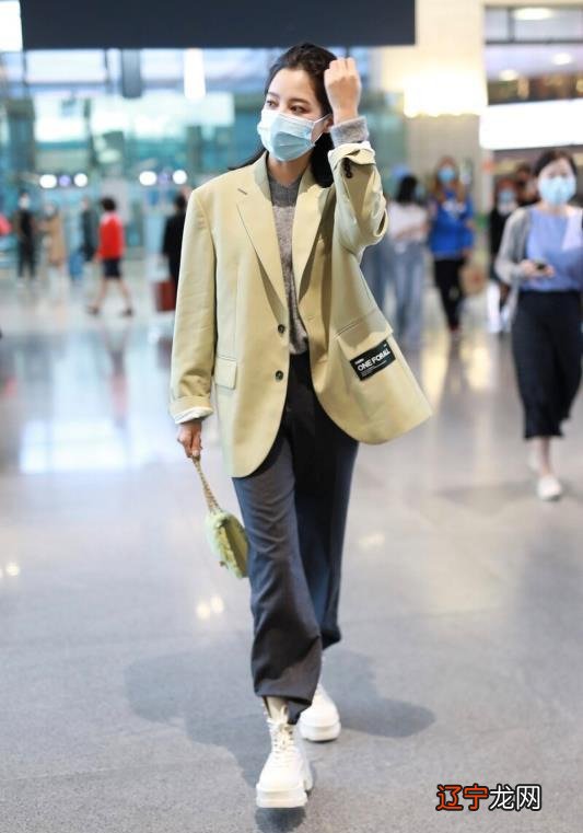 秋冬有一种美叫“驼色西装”造型,这5种穿法,让你高级时髦