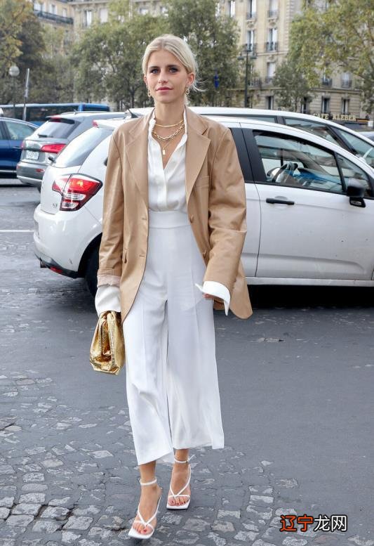 秋冬有一种美叫“驼色西装”造型,这5种穿法,让你高级时髦