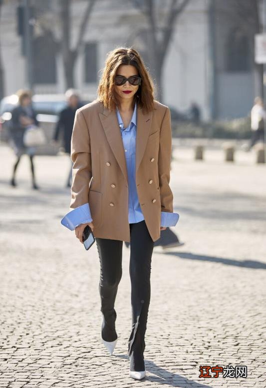 秋冬有一种美叫“驼色西装”造型,这5种穿法,让你高级时髦