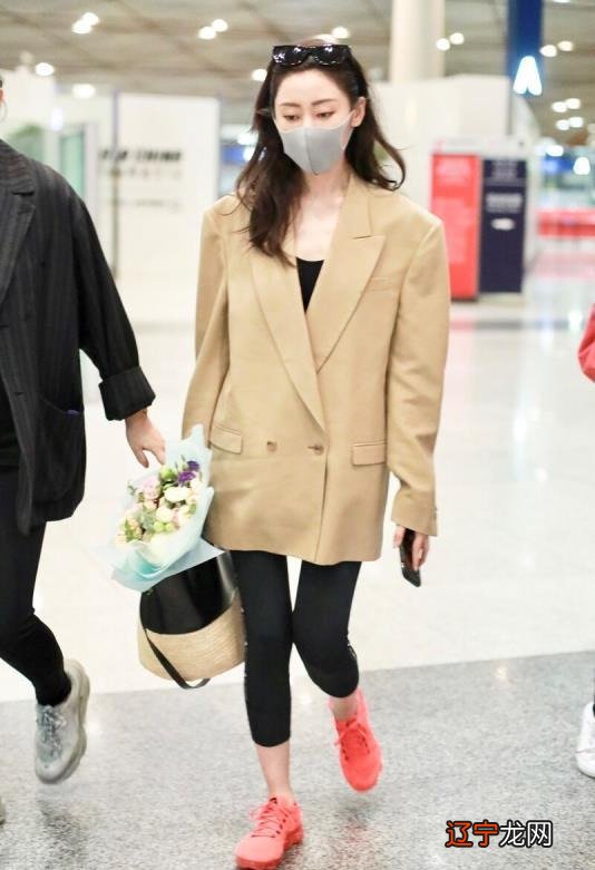 秋冬有一种美叫“驼色西装”造型,这5种穿法,让你高级时髦