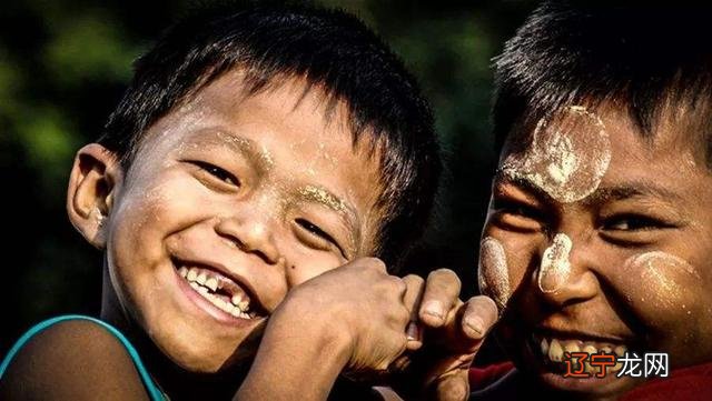 缅甸翡翠家族，有钱到超乎你我想象，连宝宝都佩戴百万级翡翠饰品