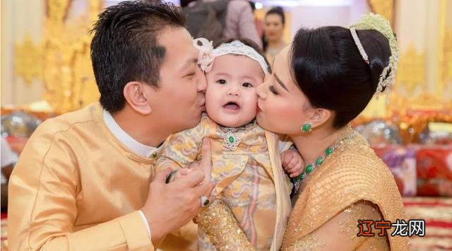 缅甸翡翠家族，有钱到超乎你我想象，连宝宝都佩戴百万级翡翠饰品