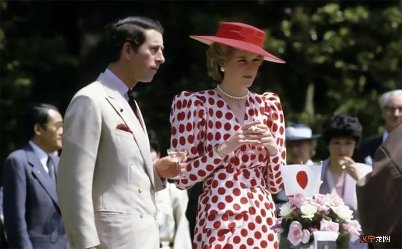 35年前戴安娜访问日本美到爆，1米78的她完美诠释了“鹤立鸡群”