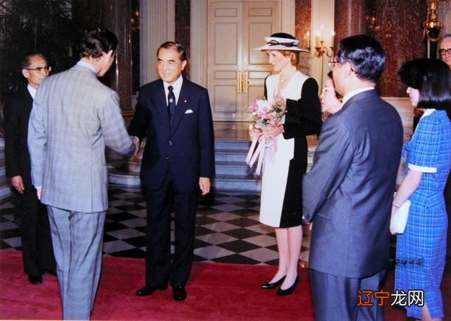 35年前戴安娜访问日本美到爆，1米78的她完美诠释了“鹤立鸡群”