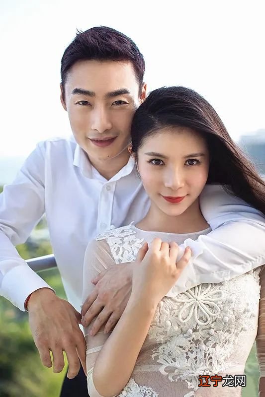 “奥运冠军”夫妇何姿秦凯,退役后结婚生子,但是衣品魅力不减