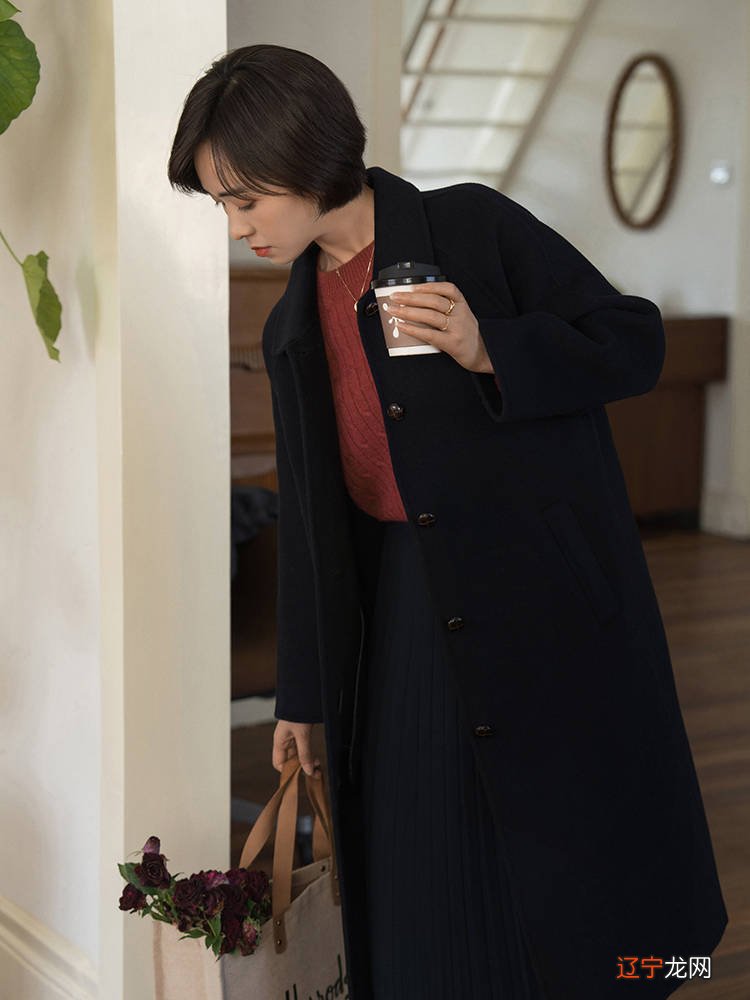 中年女人:秋冬尽量多穿这几款“大衣”,既提升气质又洋气!