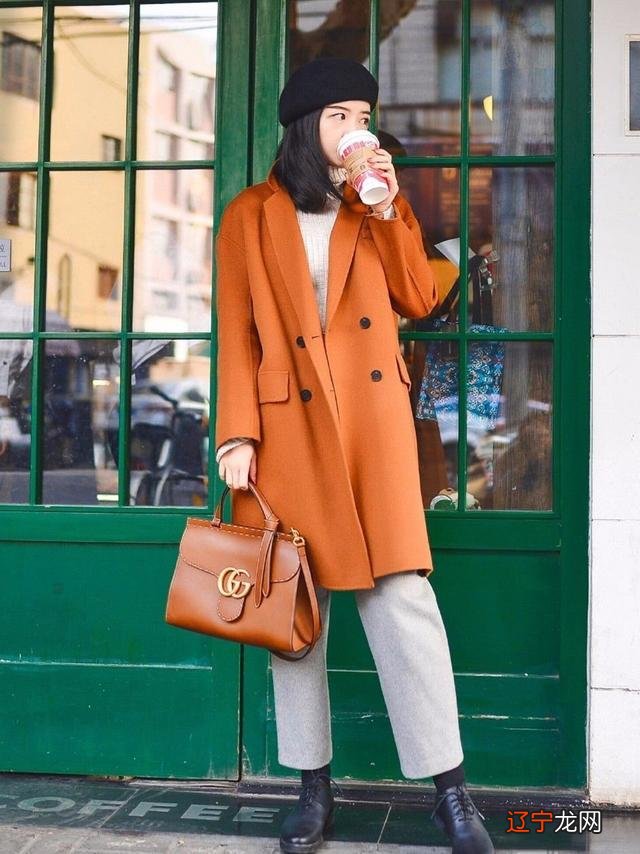 大衣＋烟管裤＝本季最时髦的搭配，不止显瘦还很洋气，不打扮都美