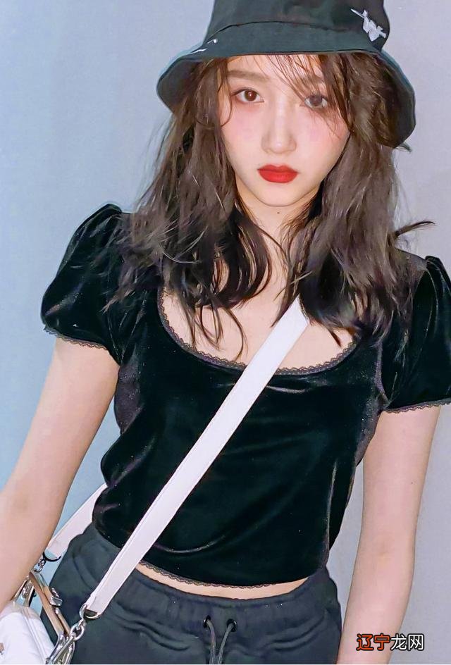 大骨架女生穿衣总是显“壮实感”？避开以下5种衣服，显瘦并不难