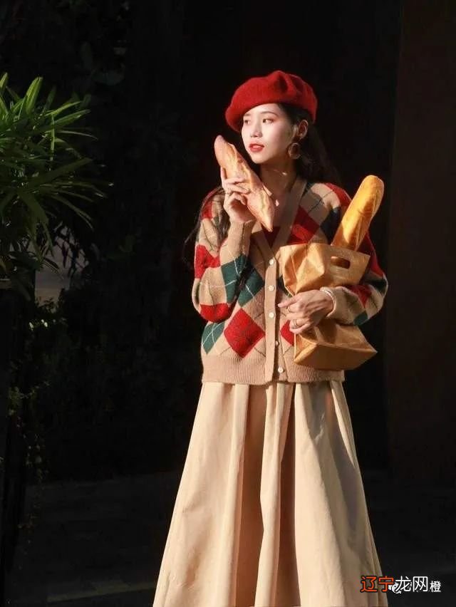 “针织衫”怎么穿才洋气?试试这些日常百搭的基础款,美得高级