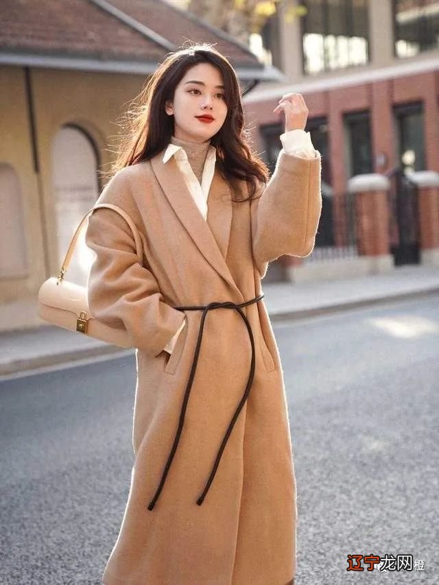 穿衣不注重配色会很“拉气质感”!借鉴这些搭配方式,温柔显白