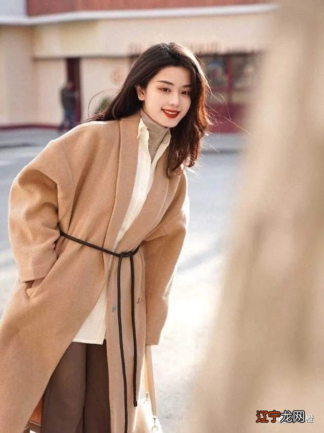 穿衣不注重配色会很“拉气质感”!借鉴这些搭配方式,温柔显白