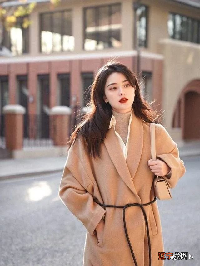 穿衣不注重配色会很“拉气质感”!借鉴这些搭配方式,温柔显白