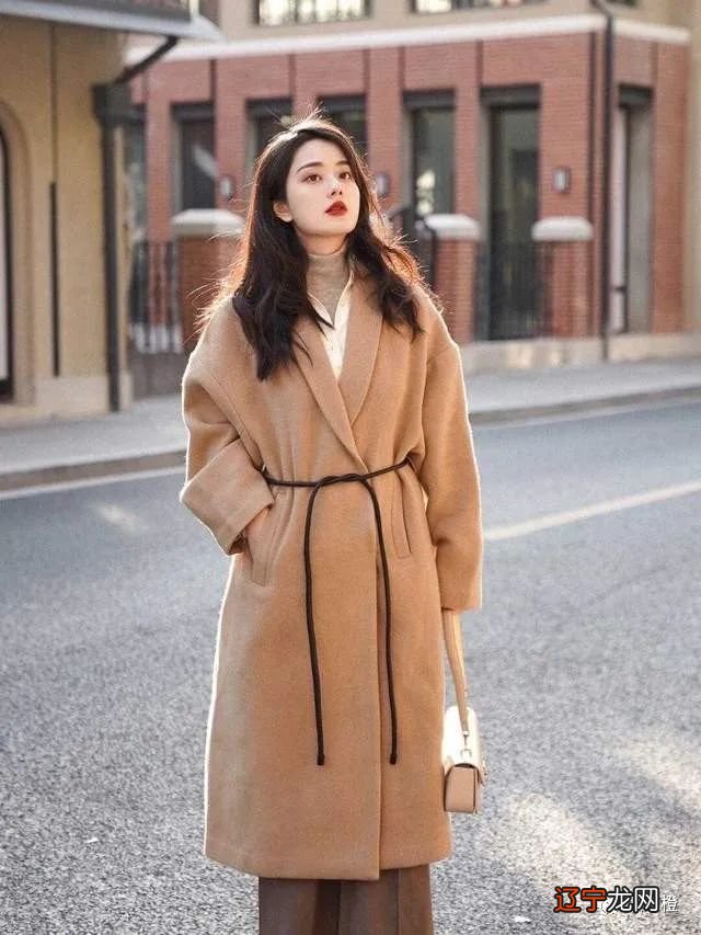 穿衣不注重配色会很“拉气质感”!借鉴这些搭配方式,温柔显白