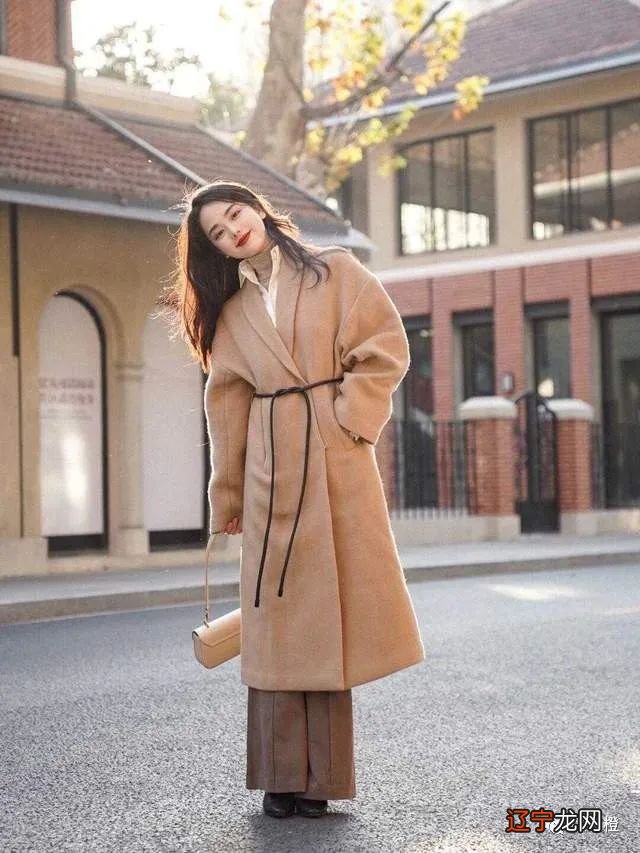 穿衣不注重配色会很“拉气质感”!借鉴这些搭配方式,温柔显白