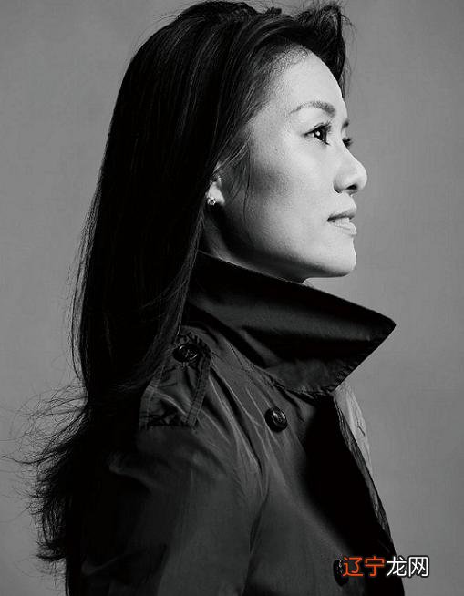 网球一姐李娜登时尚杂志,复古穿搭显优雅,38岁肤白貌美堪比整容