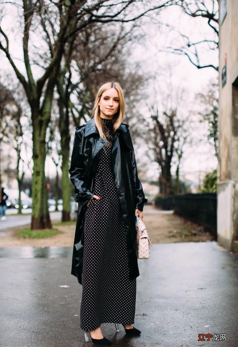 谷爱凌真会穿,皮衣套装时髦又实用,学会皮衣的五种搭配方法,这个春天炫酷时尚的妞就是你!